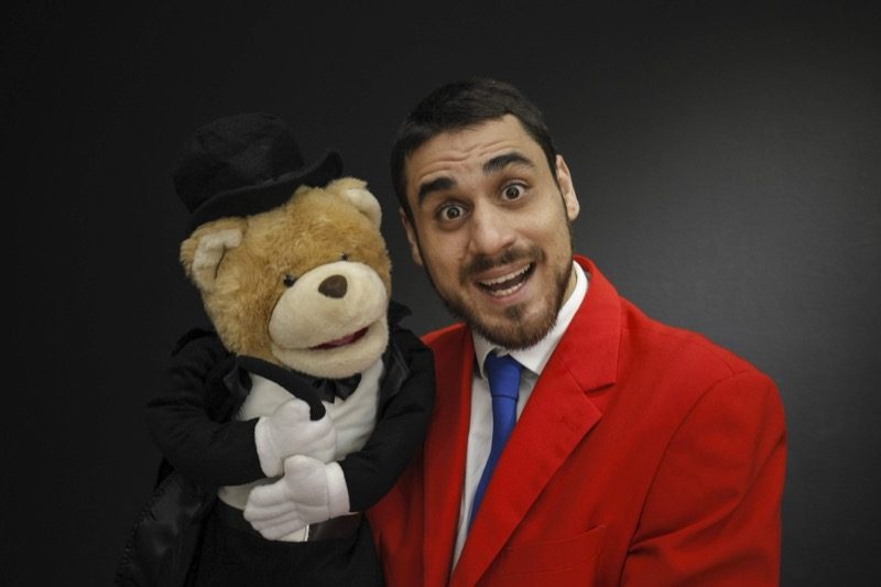 Il Mago Max con il pupazzo Tano: spettacolo di magia e ventriloquia al Pakito Jungle Palace