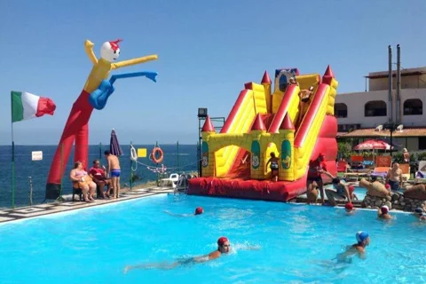 Scivolandia - scivolo gonfiabile gigante in piscina
